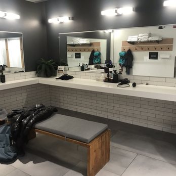 B/SPOKE - Changing area - Gyms Near Me - Wellesley, Massachusetts