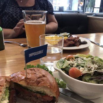 Earls Kitchen + Bar - Cocktail Bars Near Me - Denver, Colorado