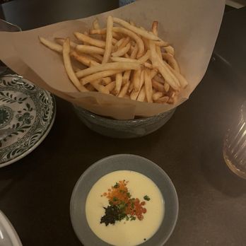 Sparrow Wine Bar - Truffle fries and garlic aioli with caviar - Wine Bars Near Me - Orlando, Florida Sparrow Wine Bar - Truffle fries and garlic aioli with caviar - Wine Bars Near Me - Orlando, Florida