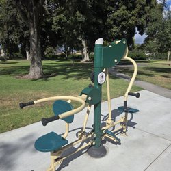 Maxwell Park - Workout equipment