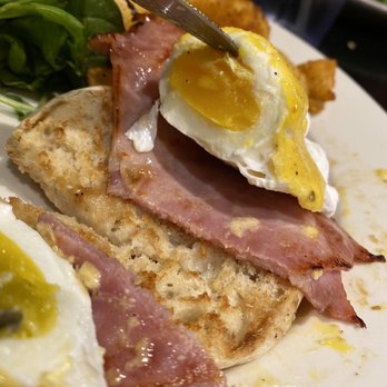 Shanes Brooklyn - Eggs Benedict Brunch sadly overcooked - New American Near Me - Brooklyn, New York