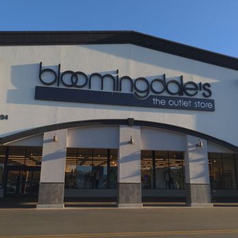 Bloomingdale's - Entrance - Shoe Stores Near Me - Woodland Hills, California