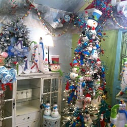 Ellis Pottery - Cool Christmas room!