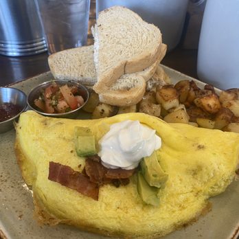 First Watch - Bacado omelette - Breakfast & Brunch Near Me - Akron, Ohio