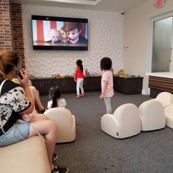 Central Pediatric Dentistry - Half of the waiting area