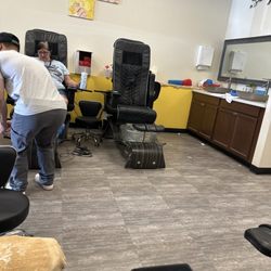 Mochi Nail & Spa - Pedicure seat and sink