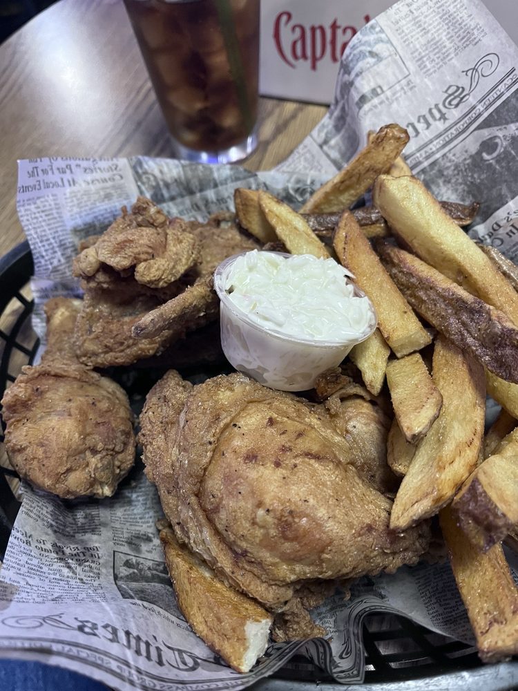 Food from Izzy's BBQ Lounge & Grill