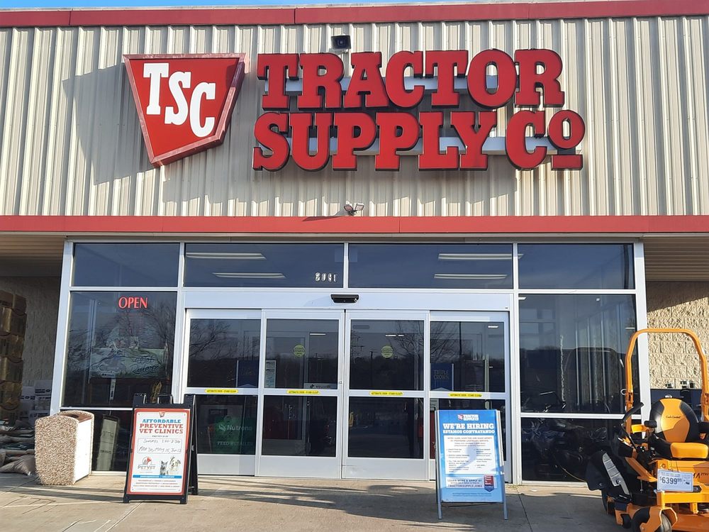 TRACTOR SUPPLY 2091 E Main St, Spartanburg, South Carolina Hardware
