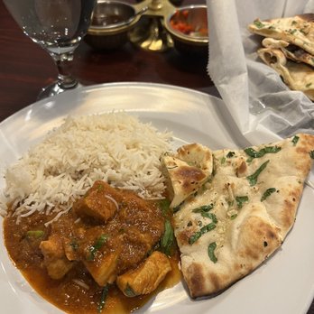 Bombay Curry - Garlic naan bread, rice and chicken curry - Indian Near Me - Raleigh, North Carolina Bombay Curry - Garlic naan bread, rice and chicken curry - Indian Near Me - Raleigh, North Carolina