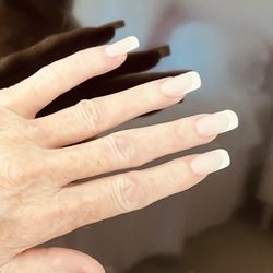 Deluxe Nails & Spa