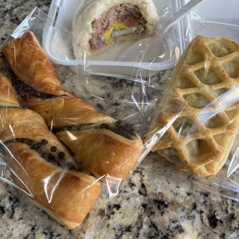 Bowlmi - Vietnamese Steamed Pork Bun, Chocolate Twist Croissant & Leek Parmesan Croissant - Bakeries Near Me - West Chester, Ohio