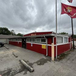 Andy's Hawg Wild Bar-B-Que - Had the Chopped Beef Sandwich Combo and loved it. I would definitely eat here again.