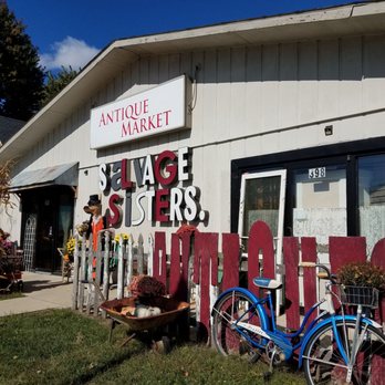 Salvage Sisters - Exterior view of the shop - Antiques Near Me - Franklin, Indiana