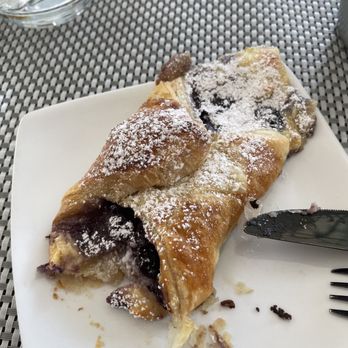 Sea Street Inn - Berry and cheese danish - Bed & Breakfast Near Me - Barnstable, Massachusetts Sea Street Inn - Berry and cheese danish - Bed & Breakfast Near Me - Barnstable, Massachusetts