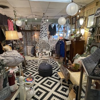 Yesterday's Treasures Today Marketplace - Another cool interior - Antiques Near Me - Dickson, Tennessee Yesterday's Treasures Today Marketplace - Another cool interior - Antiques Near Me - Dickson, Tennessee