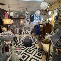 Yesterday's Treasures Today Marketplace - Another cool interior