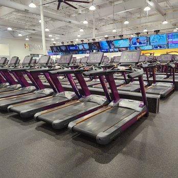 Planet Fitness - Sunday afternoons, NFL regular season. - Gyms Near Me - Pewaukee, Wisconsin Planet Fitness - Sunday afternoons, NFL regular season. - Gyms Near Me - Pewaukee, Wisconsin
