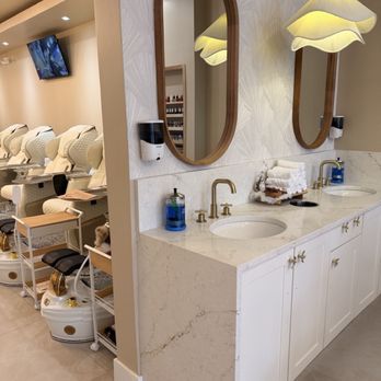 Era Nail Lounge - Sinks - Nail Salons Near Me - Orlando, Florida Era Nail Lounge - Sinks - Nail Salons Near Me - Orlando, Florida