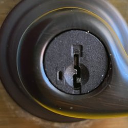 Beacon Locksmith - No scratches/marks on the handle itself.