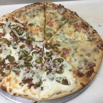 Vonnie's Pizza - Half jalapeño popper other half green chili - Pizza Near Me - Globe, Arizona Vonnie's Pizza - Half jalapeño popper other half green chili - Pizza Near Me - Globe, Arizona