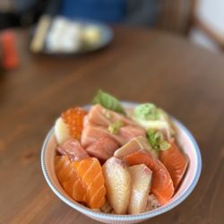 Sushi Kaunta - Sashimi Donburi - Premium Kaison Don half serving
