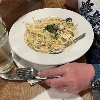 Fat Olives - Chicken fettuccine alfredo - Pizza Near Me - Flagstaff, Arizona