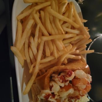 Row 34 - Lobster Roll - Seafood Near Me - Burlington, Massachusetts
