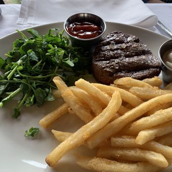 Half Moon - Filet mignon - New American Near Me - Dobbs Ferry, New York