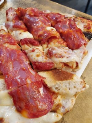 Spontini by null