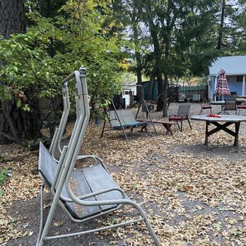 Cedar Lodge Motel - Outdoor area - Hotels Near Me - Dunsmuir, California