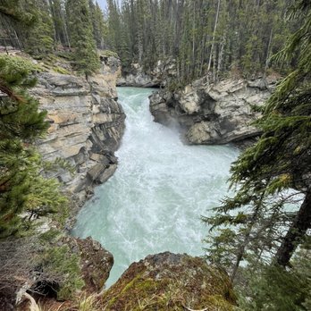 Sunwapta Falls - Lower falls - Hiking Near Me - Jasper, Alberta