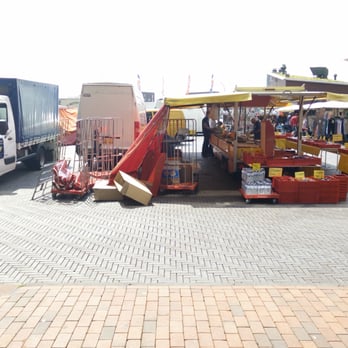 Winkelcentrum Carnisseveste - Deel van de markt. - Shopping Centers Near Me - Barendrecht, ZH