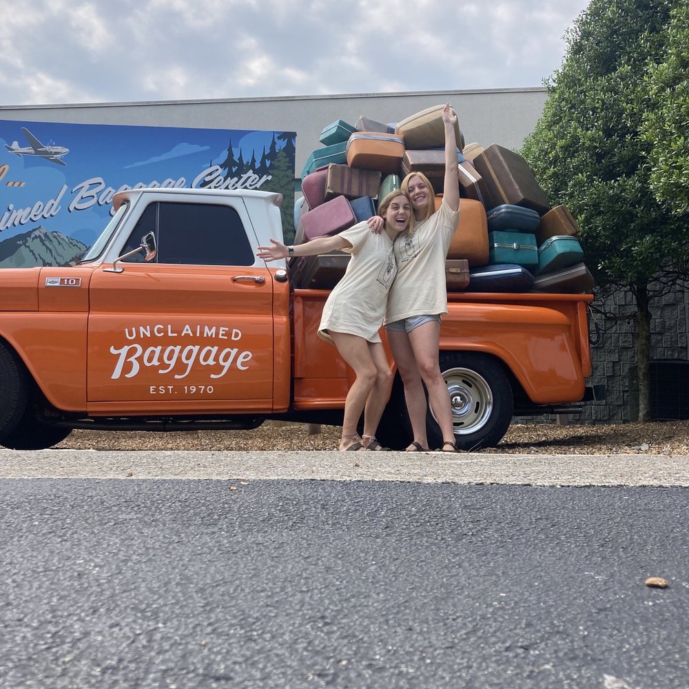Unclaimed Baggage - cute exterior!! - Luggage Near Me - Scottsboro, Alabama Unclaimed Baggage - cute exterior!! - Luggage Near Me - Scottsboro, Alabama