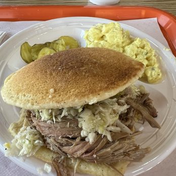 Whitts Barbecue - Pulled pork on cornbread. Eh - Barbeque Near Me - Lebanon, Tennessee Whitts Barbecue - Pulled pork on cornbread. Eh - Barbeque Near Me - Lebanon, Tennessee