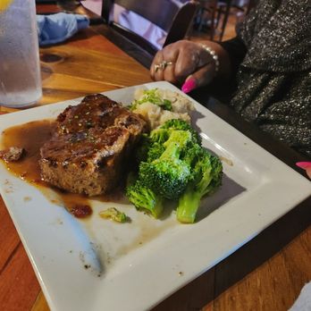 Ford's Garage Dearborn - Meatloaf with broccoli - Burgers Near Me - Dearborn, Michigan Ford's Garage Dearborn - Meatloaf with broccoli - Burgers Near Me - Dearborn, Michigan