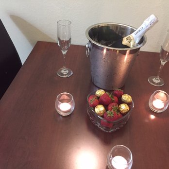 Comfort Suites - Sweetheart package - Hotels Near Me - Leesburg, Virginia