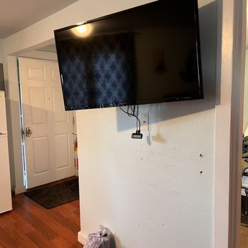 Cedar to Surf Campground - Dirty wall, cables/cords hanging down, holes in Sheetrock - RV Parks Near Me - Ocean Park, Washington Cedar to Surf Campground - Dirty wall, cables/cords hanging down, holes in Sheetrock - RV Parks Near Me - Ocean Park, Washington