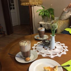 Pfaffenberg's Stub'n - Kuchen und Schoki mit Sahne
