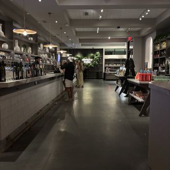 Cooper’s Hawk Winery & Restaurant - Wine tastings salon - Seafood Near Me - Alpharetta, Georgia