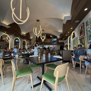 The Saint Clair - The aesthetic/ decor of the restaurant - American Near Me - Montclair, New Jersey