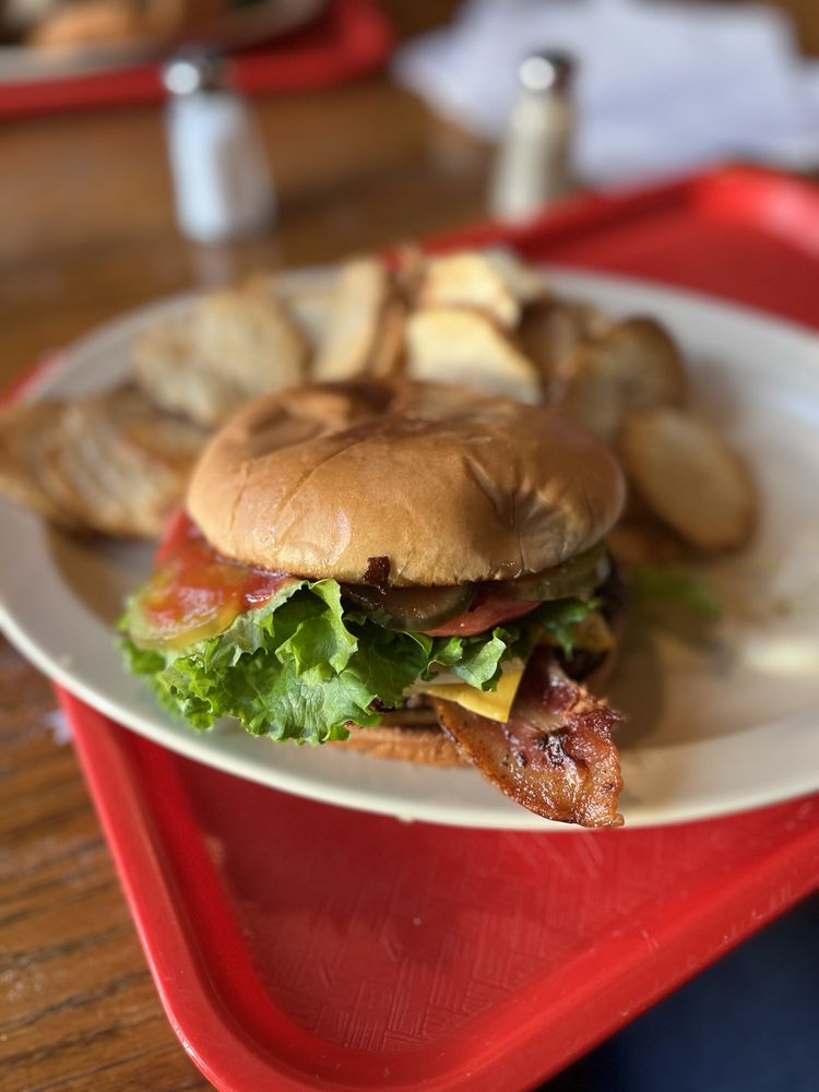 HUNGRY HORSE RESTAURANT nearby at 109 S Saunders St, Boerne, Texas