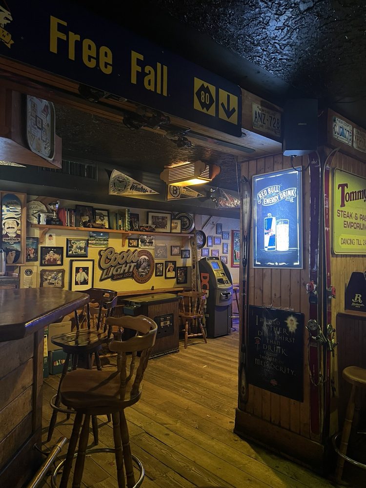 Tommy's Neighbourhood Pub Logo