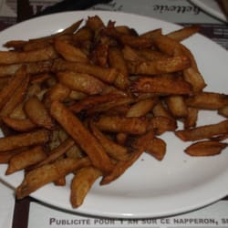 Brochetterie Naxos - 9 mai 2015.
Frite pour 2 à $2.75 quand nous y étions.