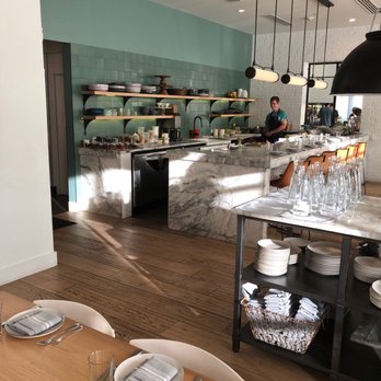 Henrietta Red - The raw bar - New American Near Me - Nashville, Tennessee