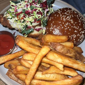SoCal Kitchen + Bar - Chicken Sandwich & fries - New American Near Me - Columbus, Ohio