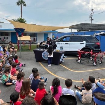 Santa Fe Kid Company - Police came to visit - Preschools Near Me - Whittier, California Santa Fe Kid Company - Police came to visit - Preschools Near Me - Whittier, California