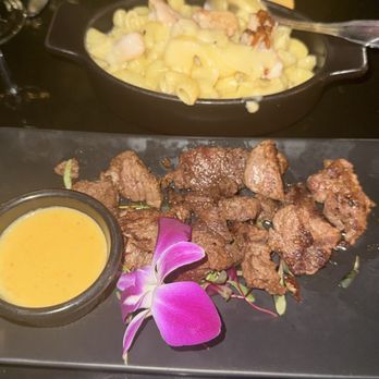 The Liam's Steakhouse - Lobster Mac and steak bites - Salad Near Me - Dallas, Texas The Liam's Steakhouse - Lobster Mac and steak bites - Salad Near Me - Dallas, Texas