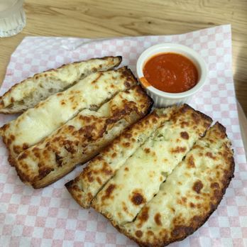 Sunday Gravy - Cheesy Garlic Bread - Italian Near Me - Inglewood, California