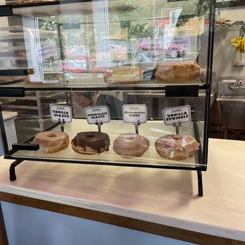 Dottie's Donuts - Donut case - Cafes Near Me - Philadelphia, Pennsylvania