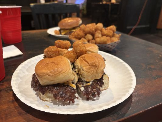 GUSTOS burger bar + more by null